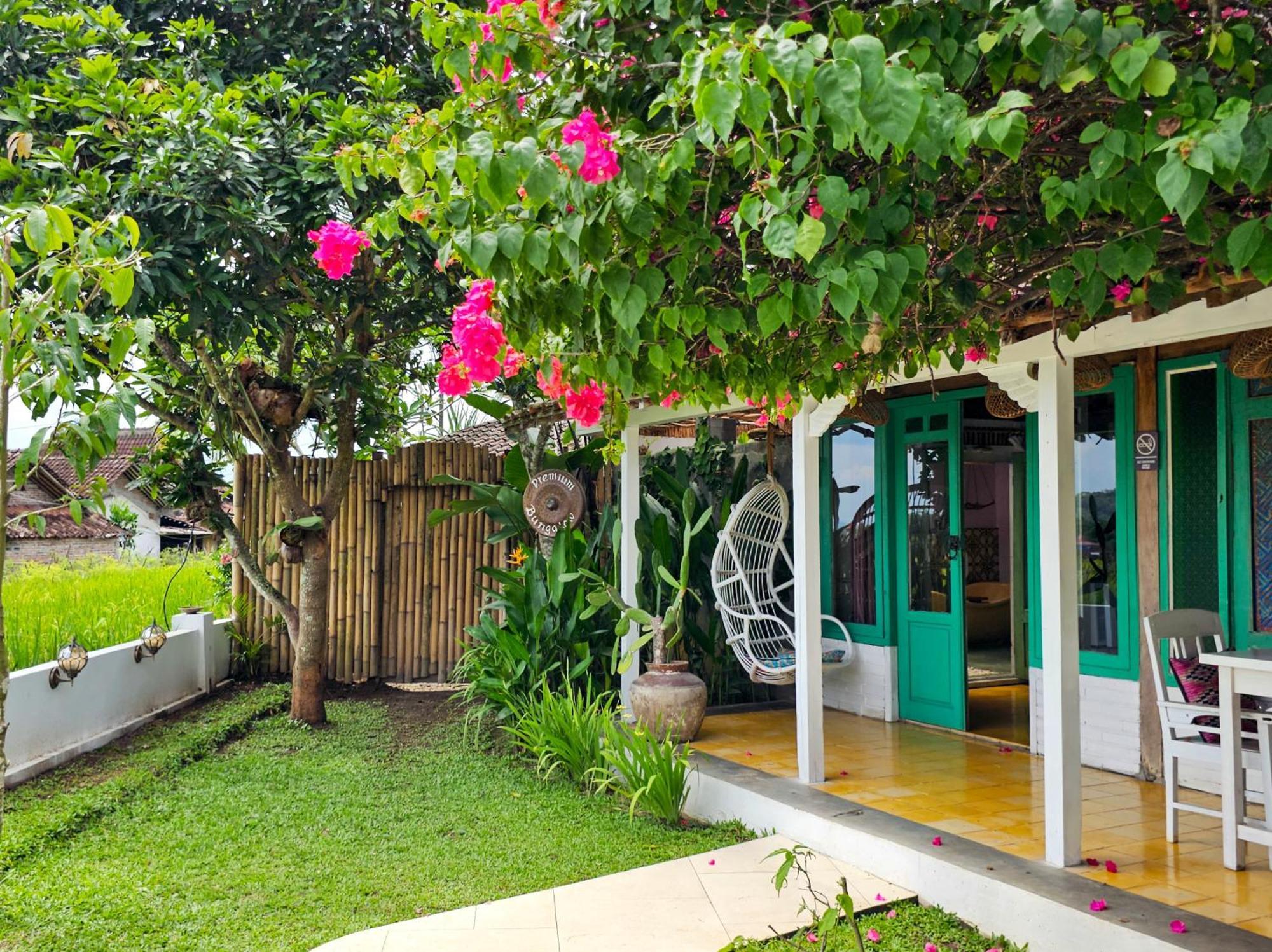 Janur Bungalow Magelang Exterior foto